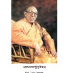 En photo, Prof. Troru Tsenam, considéré comme le plus grand médecin tibétain de ce siècle, détenteur des lignées du Yuthok Nyingthig et des Quatre Tantra Médicaux.
